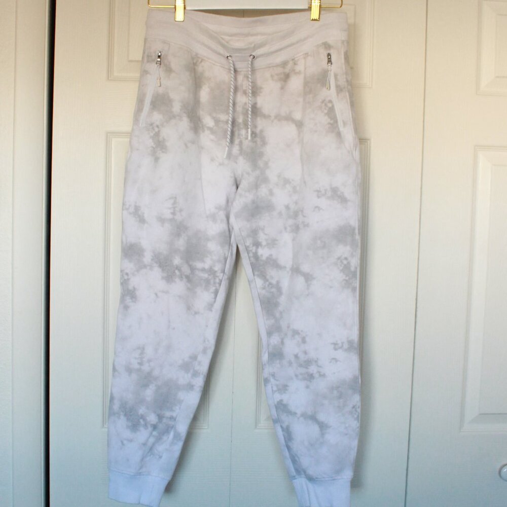 Old Navy active high rise white fleece joggers size Medium